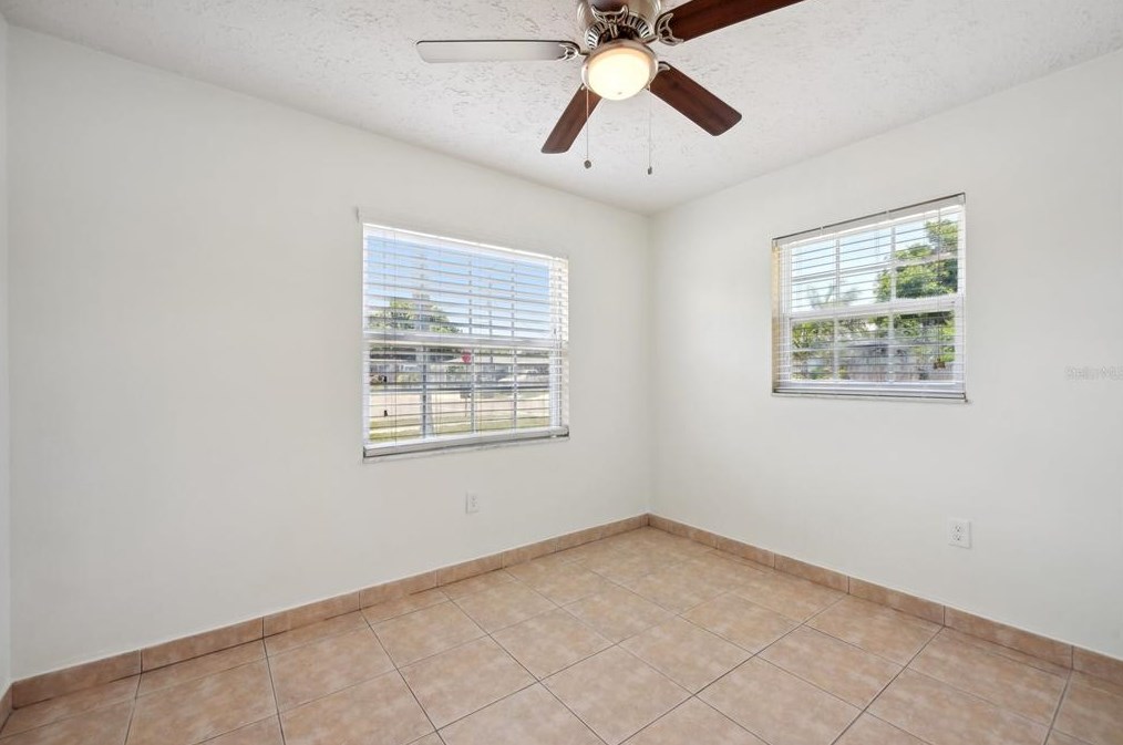557 Flame Tree Dr, Ruskin FL  33572-2515 exterior