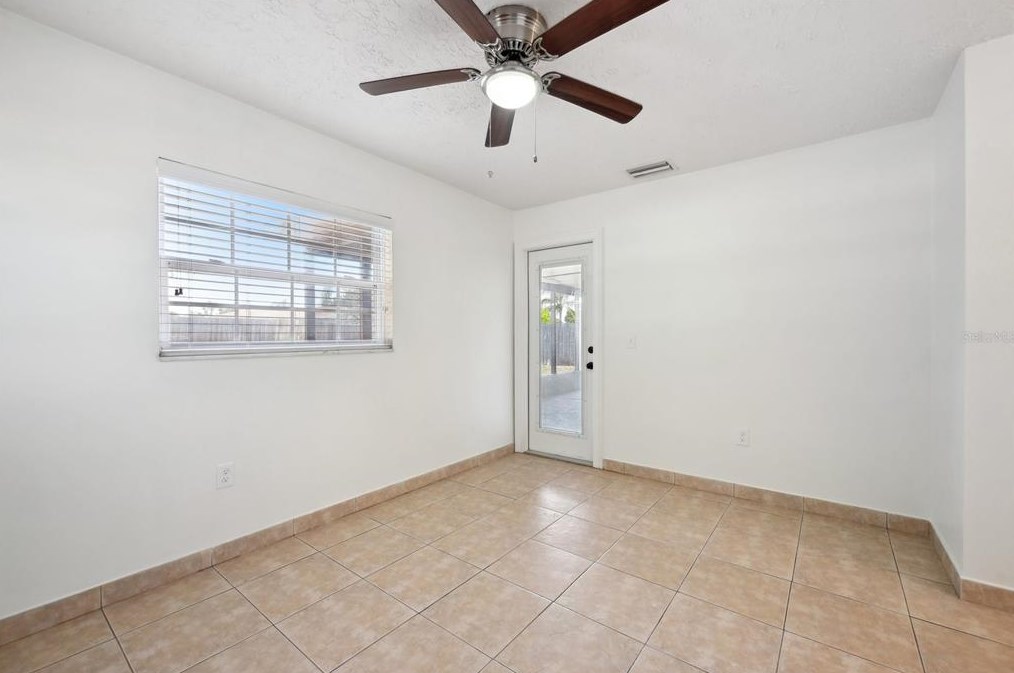 557 Flame Tree Dr, Ruskin FL  33572-2515 exterior