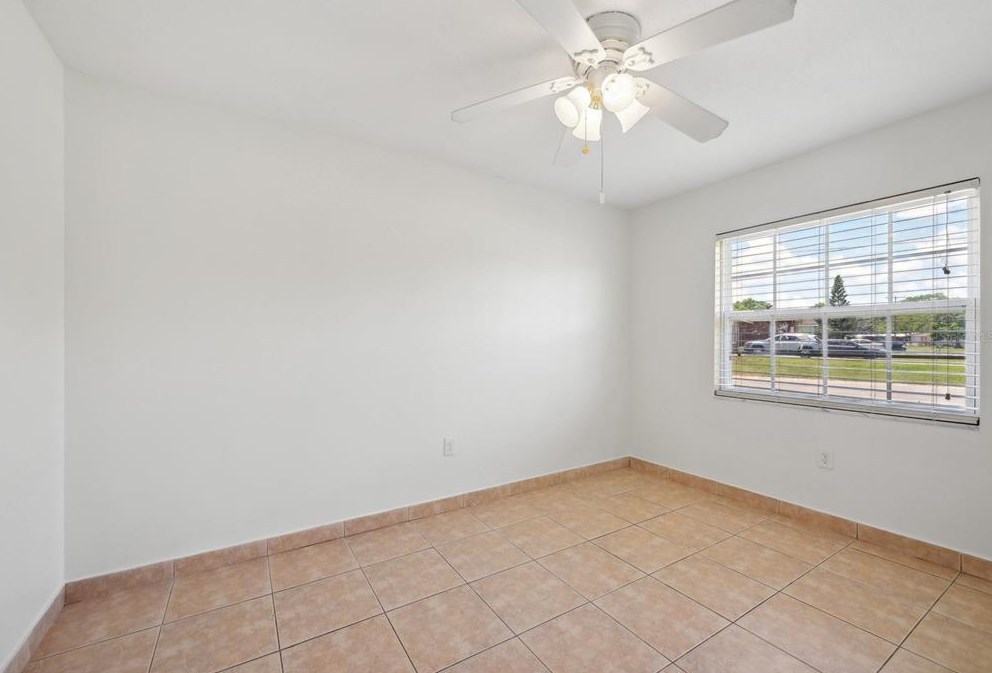 557 Flame Tree Dr, Ruskin FL  33572-2515 exterior