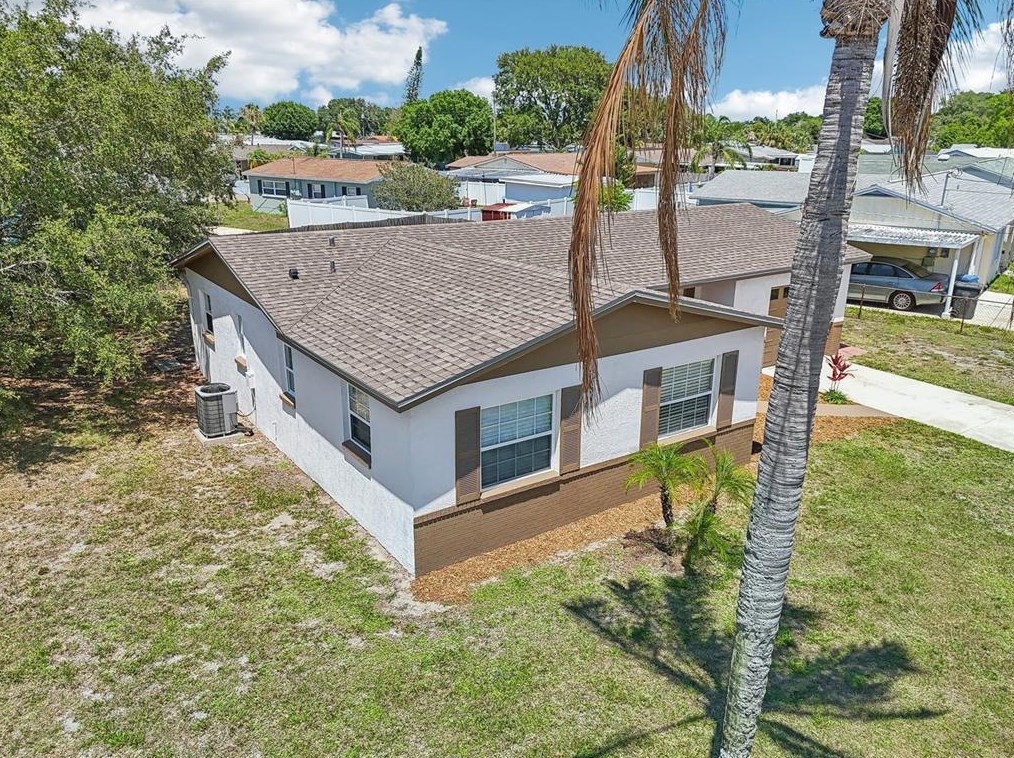 557 Flame Tree Dr, Ruskin FL  33572-2515 exterior