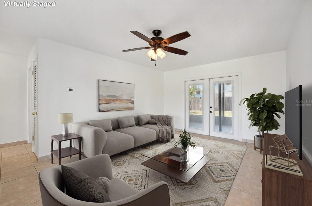 557 Flame Tree Dr, Ruskin FL  33572-2515 exterior