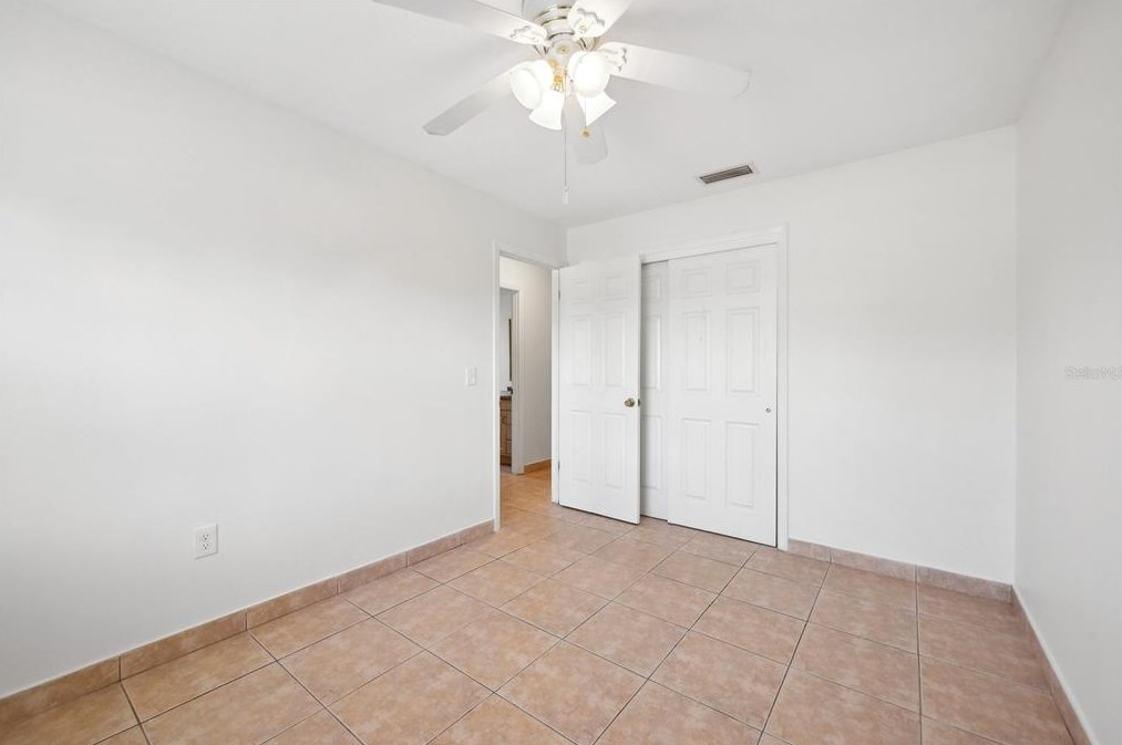 557 Flame Tree Dr, Ruskin FL  33572-2515 exterior