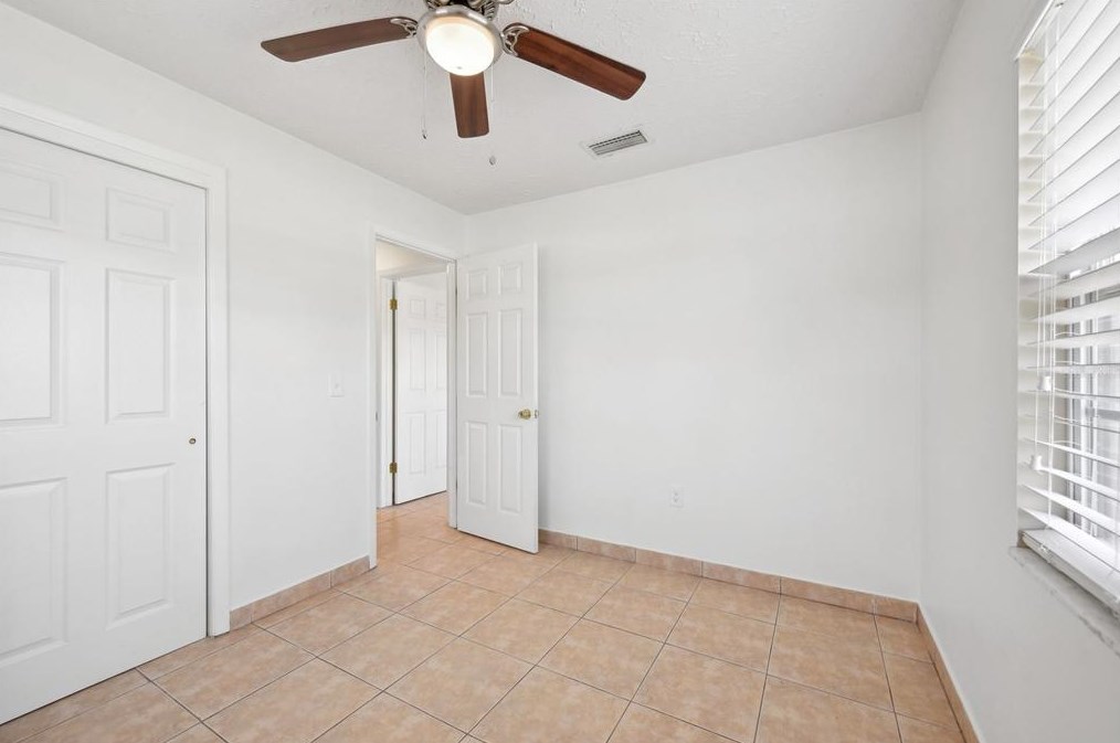 557 Flame Tree Dr, Ruskin FL  33572-2515 exterior