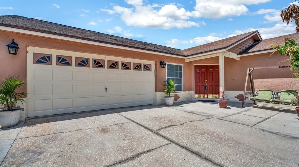 5918 Taywood Dr, Tampa FL 33624-7023 exterior