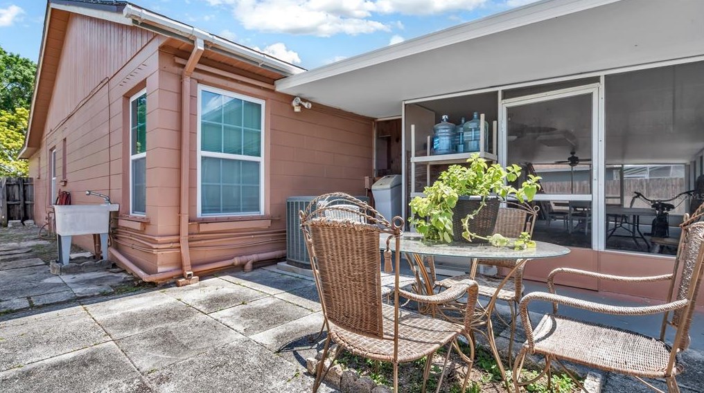 5918 Taywood Dr, Tampa FL 33624-7023 exterior