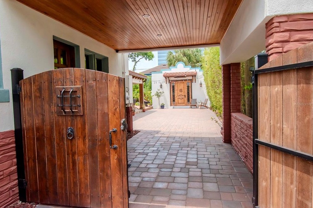 3713 Cleveland St, Tampa FL 33609-2713 exterior