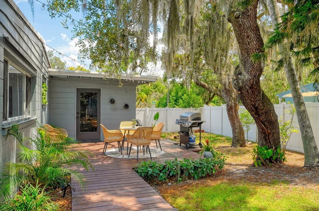 416 Berwick Ave, Tampa FL 33617-7810 exterior