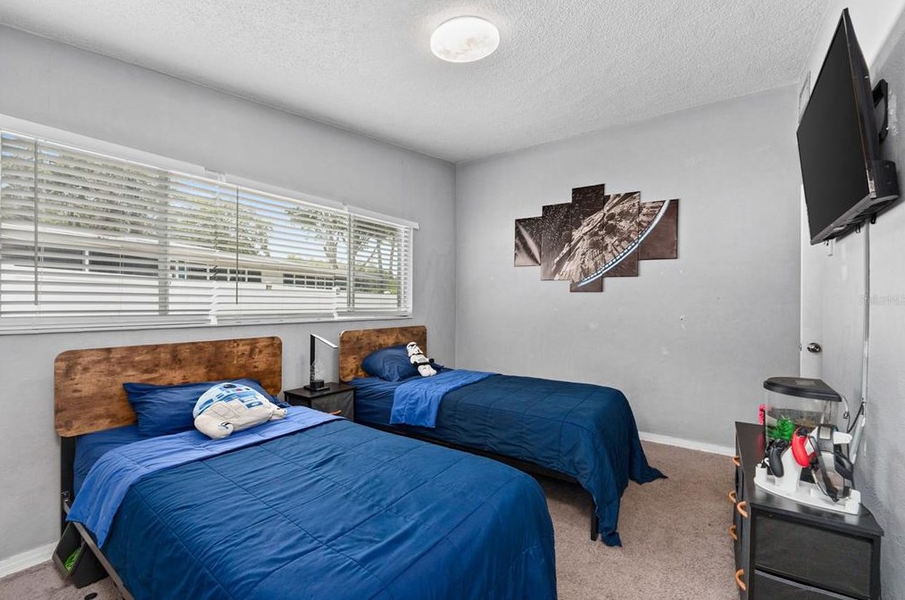 416 Berwick Ave, Tampa FL 33617-7810 exterior