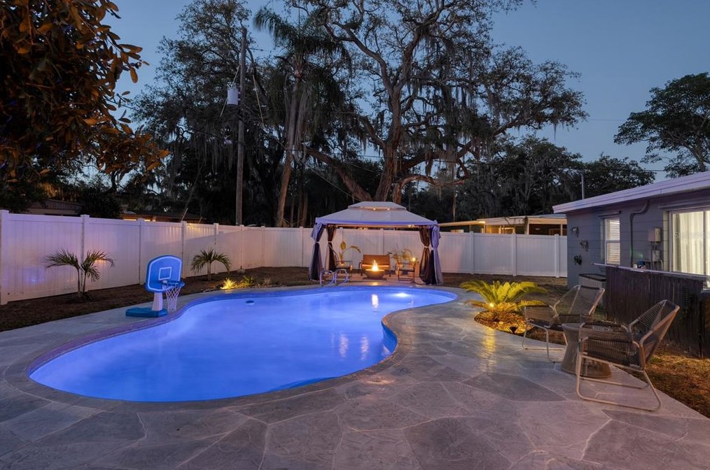 416 Berwick Ave, Tampa FL 33617-7810 exterior