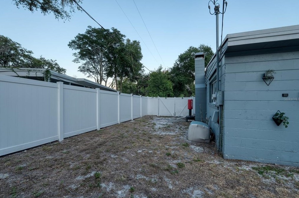 416 Berwick Ave, Tampa FL 33617-7810 exterior