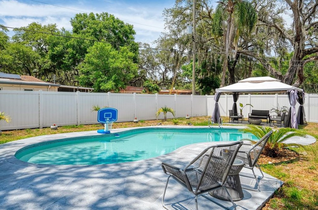 416 Berwick Ave, Tampa FL 33617-7810 exterior