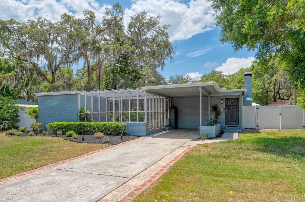 416 Berwick Ave, Tampa FL 33617-7810 exterior