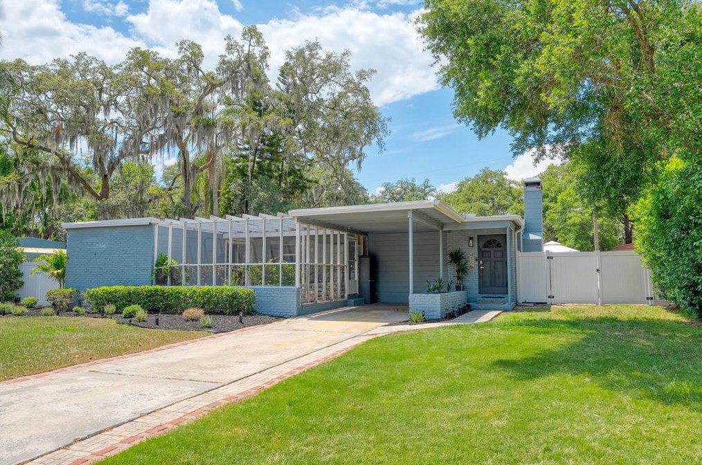 416 Berwick Ave, Tampa FL 33617-7810 exterior