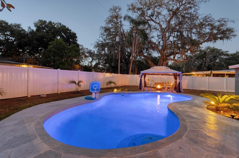 416 Berwick Ave, Tampa FL 33617-7810 exterior