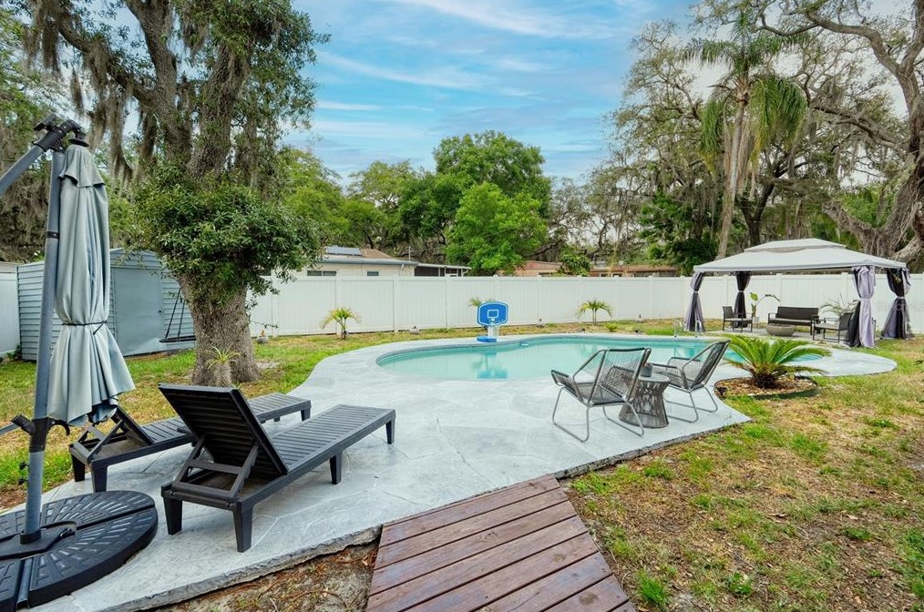 416 Berwick Ave, Tampa FL 33617-7810 exterior