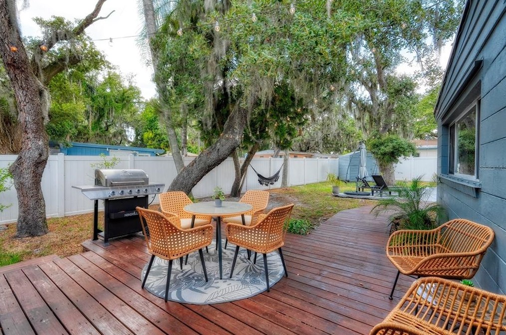 416 Berwick Ave, Tampa FL 33617-7810 exterior