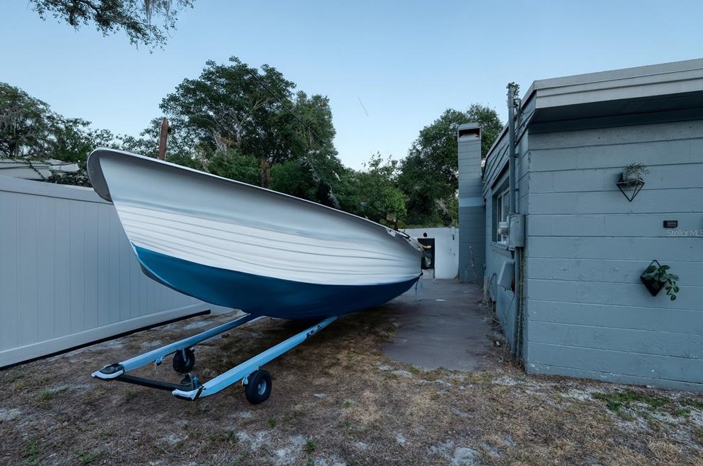 416 Berwick Ave, Tampa FL 33617-7810 exterior