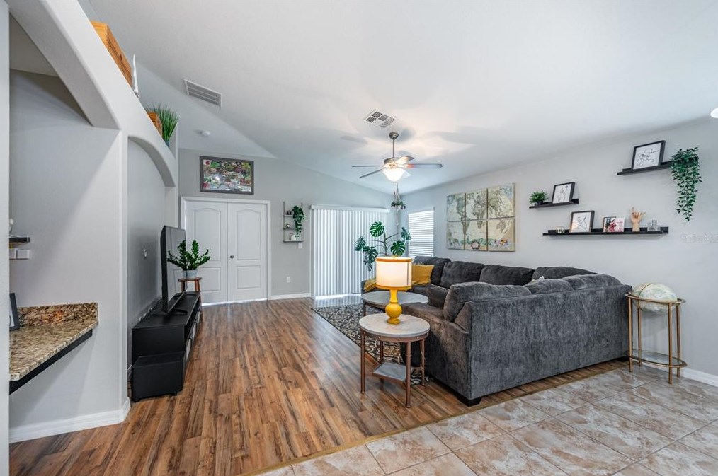 10518 Standing Stone Dr, Wimauma FL  33598 exterior