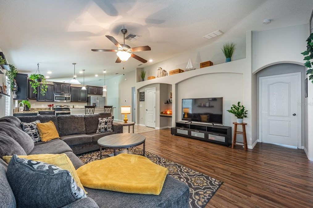 10518 Standing Stone Dr, Wimauma FL  33598 exterior