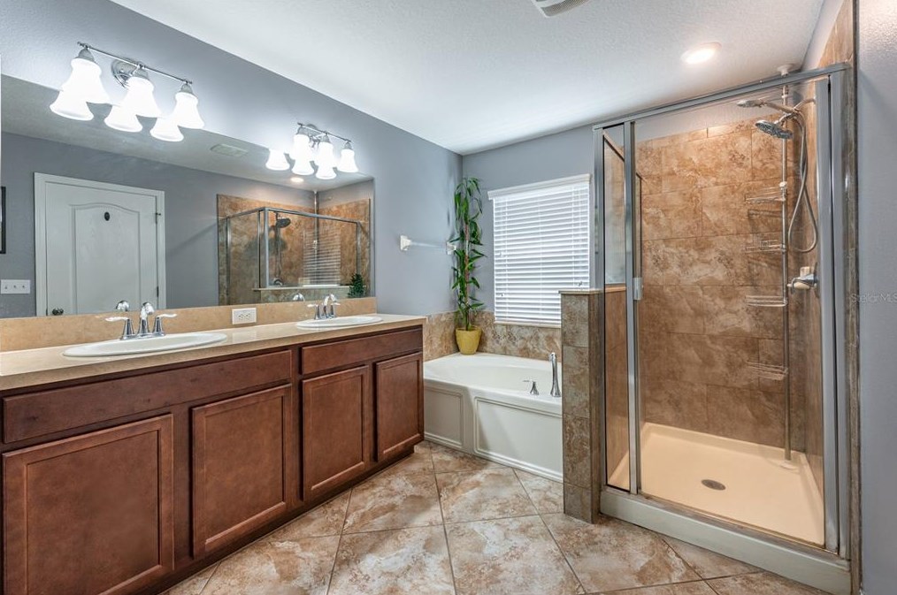 10518 Standing Stone Dr, Wimauma FL  33598 exterior