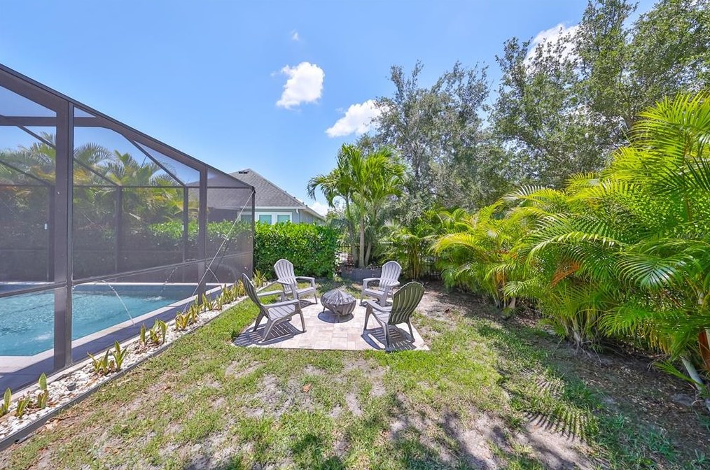 6903 Old Benton Dr, Ruskin FL  33572-1765 exterior
