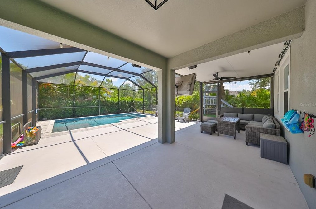 6903 Old Benton Dr, Ruskin FL  33572-1765 exterior