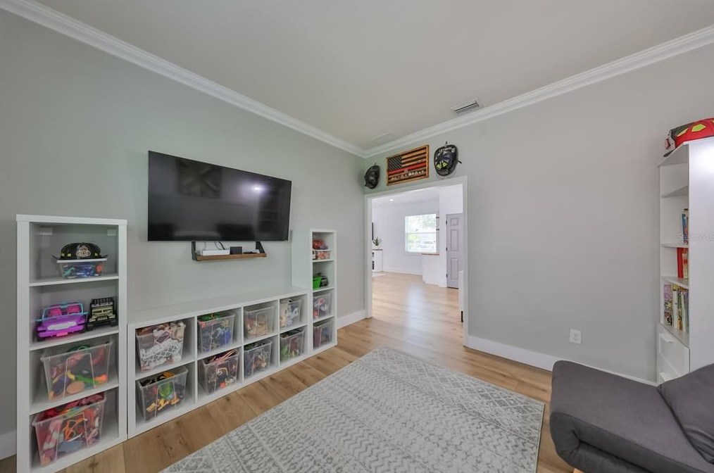 6903 Old Benton Dr, Ruskin FL  33572-1765 exterior