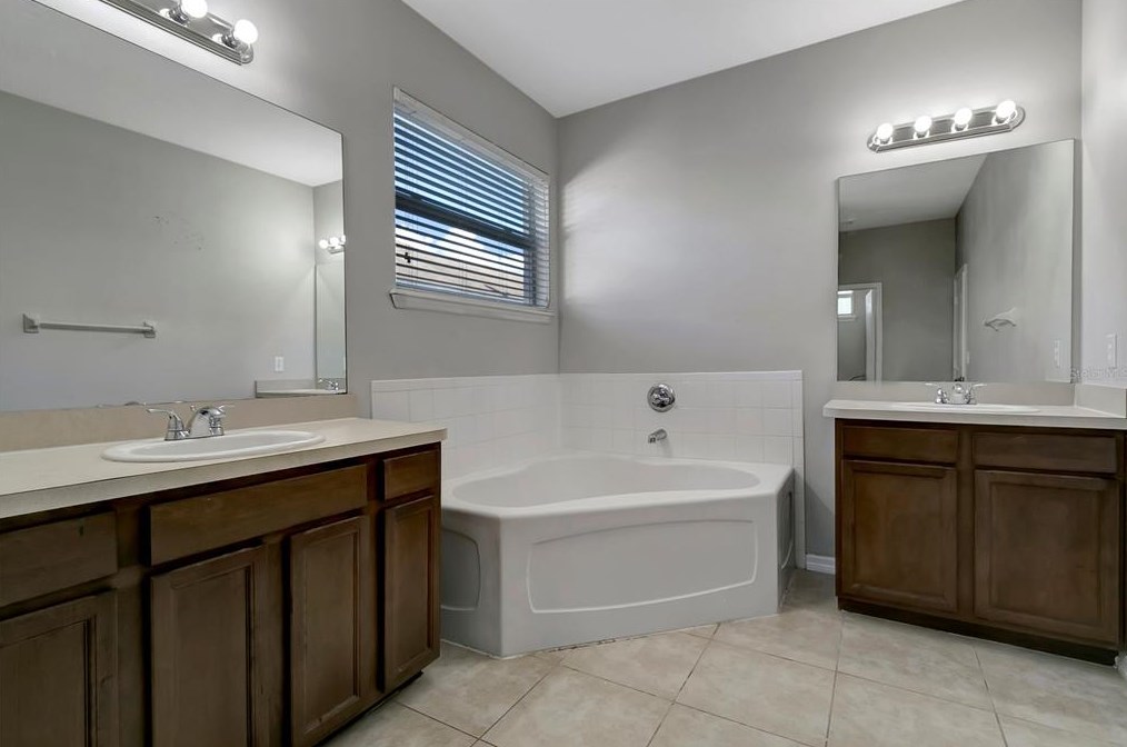 3128 Azalea Blossom Dr, Plant City FL  33567-2105 exterior