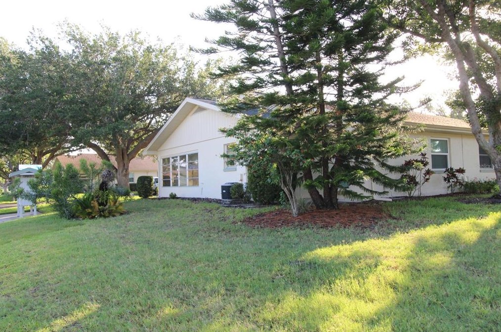 336 Gloucester Blvd, Ruskin FL  33573-7324 exterior