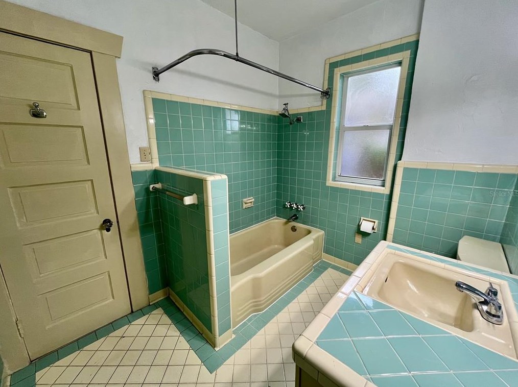 5706 9th St, Tampa FL 33604-6863 exterior