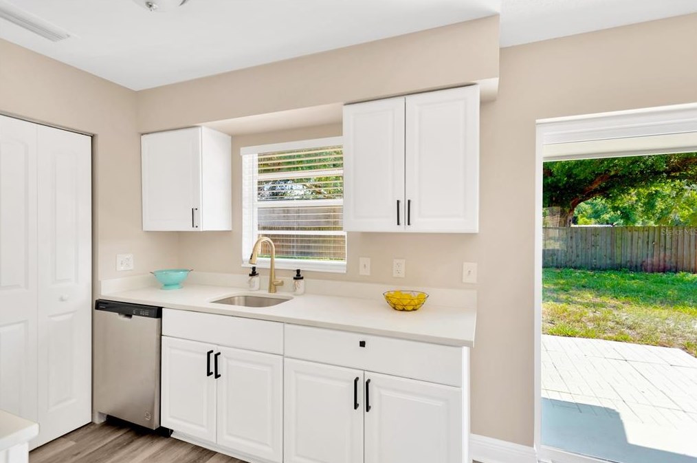 10706 Airview Dr, Tampa FL 33625-4902 exterior