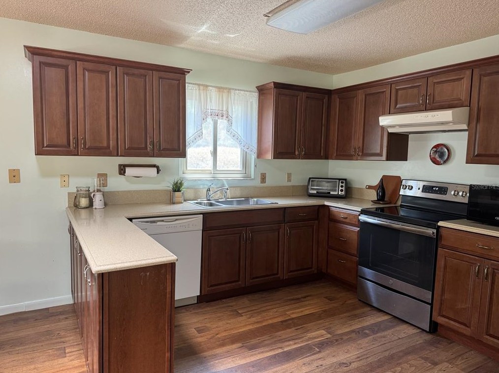 783 Bonnie Blvd, Palm Harbor FL  34684-3904 exterior