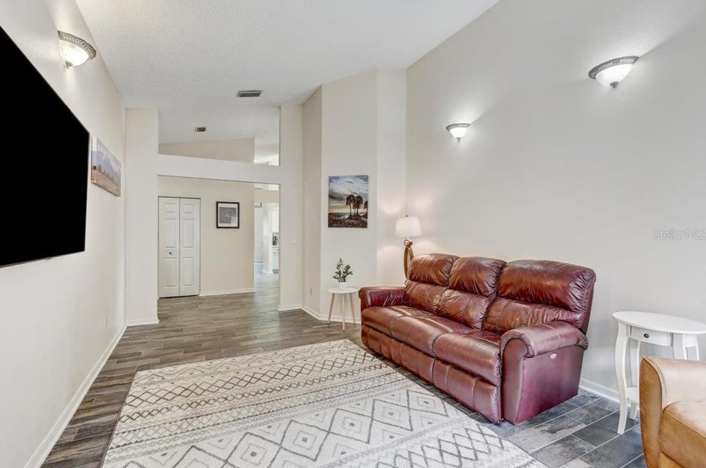 5717 Erhardt Dr, Riverview FL  33578-3754 exterior