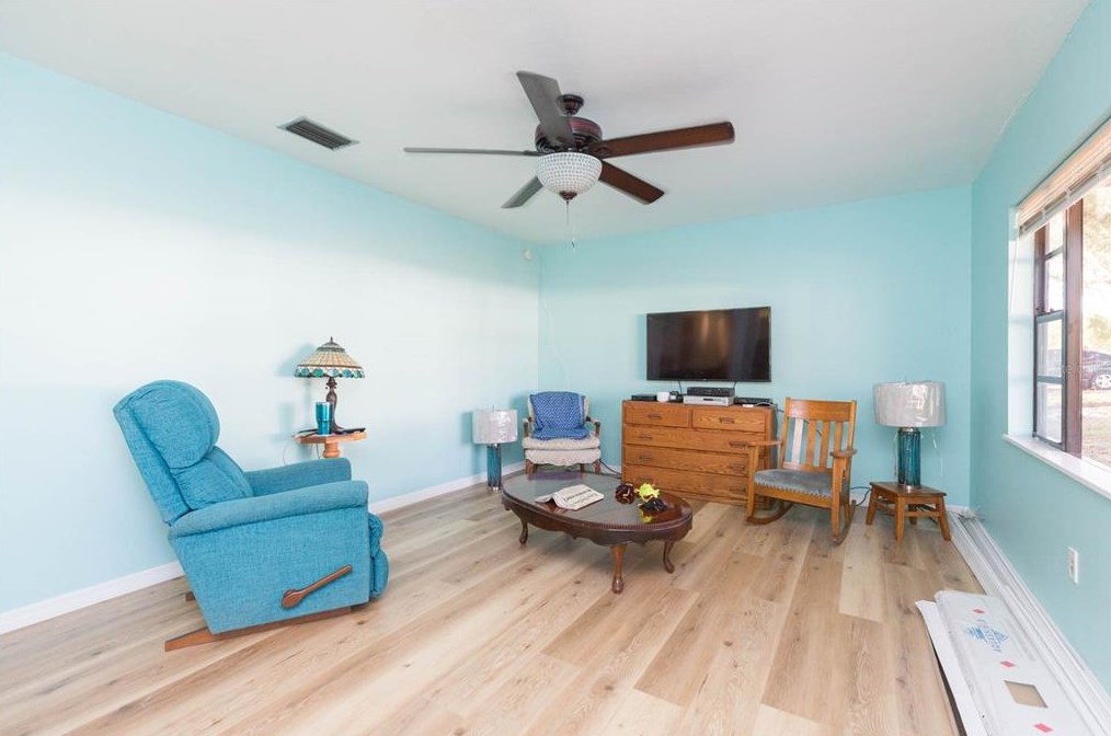 8514 46th St, Tampa FL 33617-6912 exterior