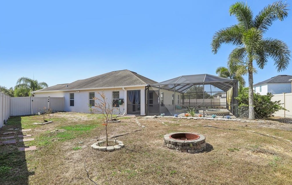 8002 Alamosa Wood Ave, Ruskin FL 33573-0144 exterior