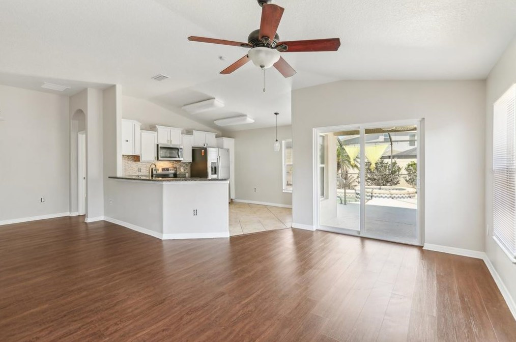 8002 Alamosa Wood Ave, Ruskin FL 33573-0144 exterior