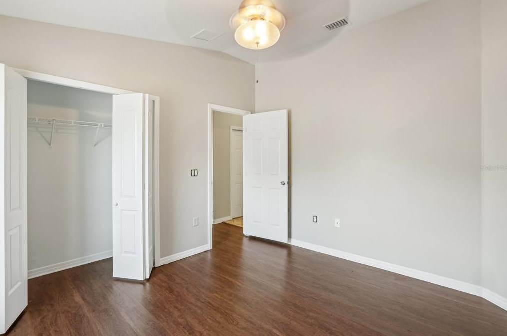 8002 Alamosa Wood Ave, Ruskin FL 33573-0144 exterior