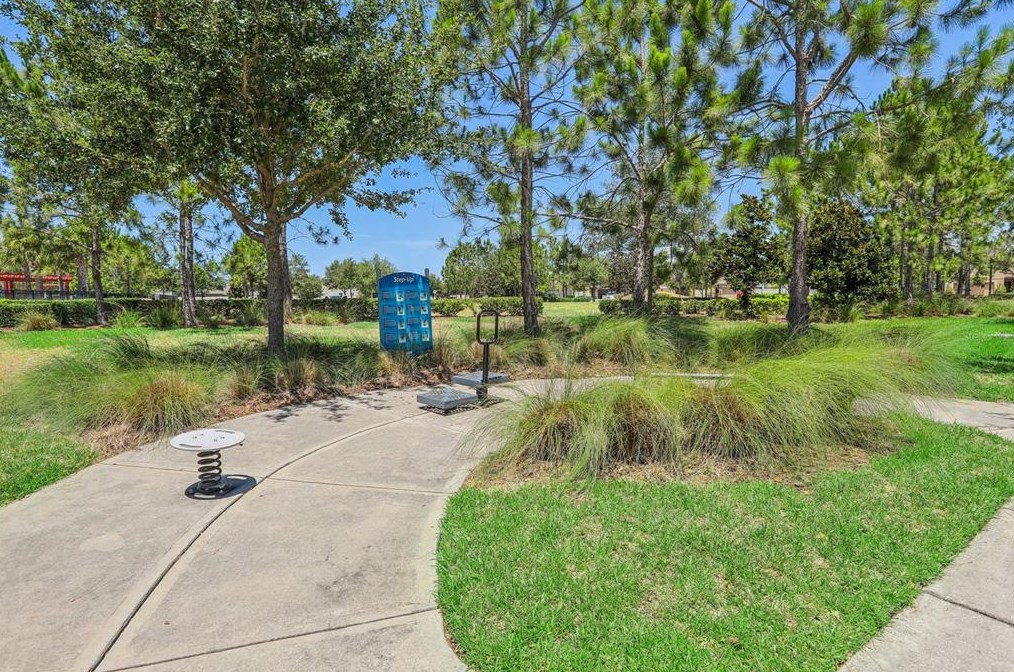 8002 Alamosa Wood Ave, Ruskin FL 33573-0144 exterior