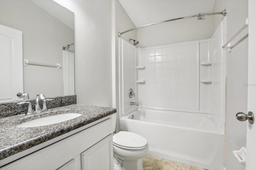 8002 Alamosa Wood Ave, Ruskin FL 33573-0144 exterior