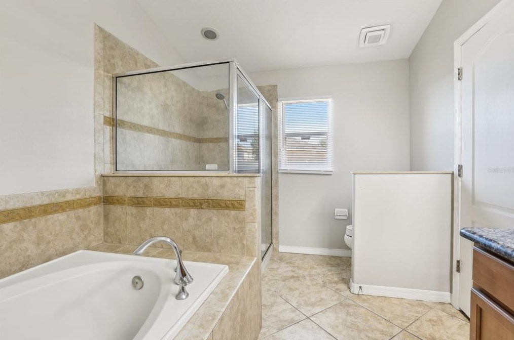 8002 Alamosa Wood Ave, Ruskin FL 33573-0144 exterior