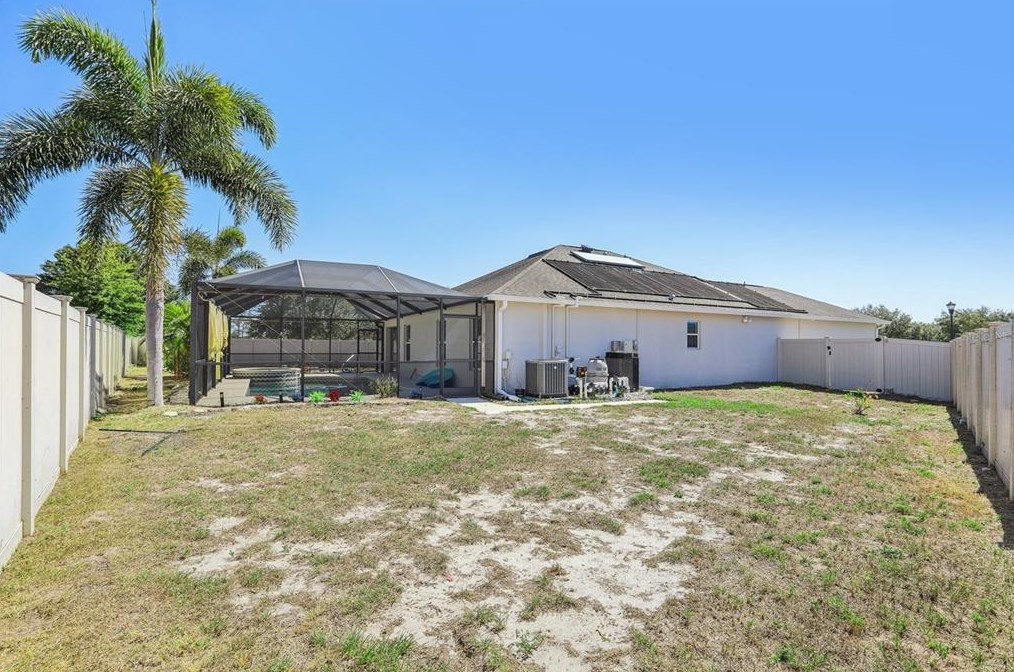 8002 Alamosa Wood Ave, Ruskin FL 33573-0144 exterior