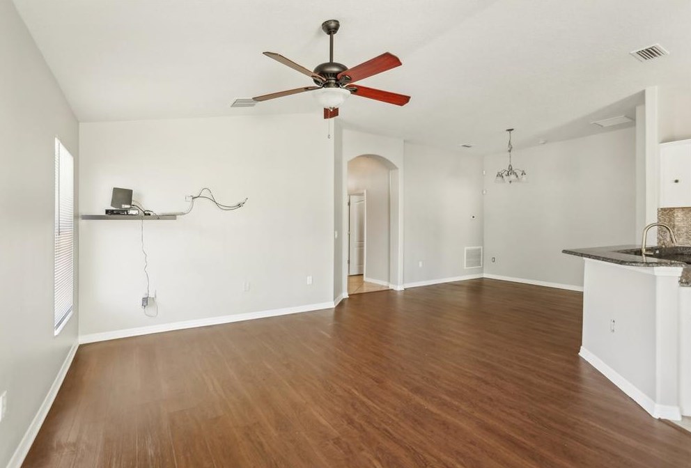 8002 Alamosa Wood Ave, Ruskin FL 33573-0144 exterior