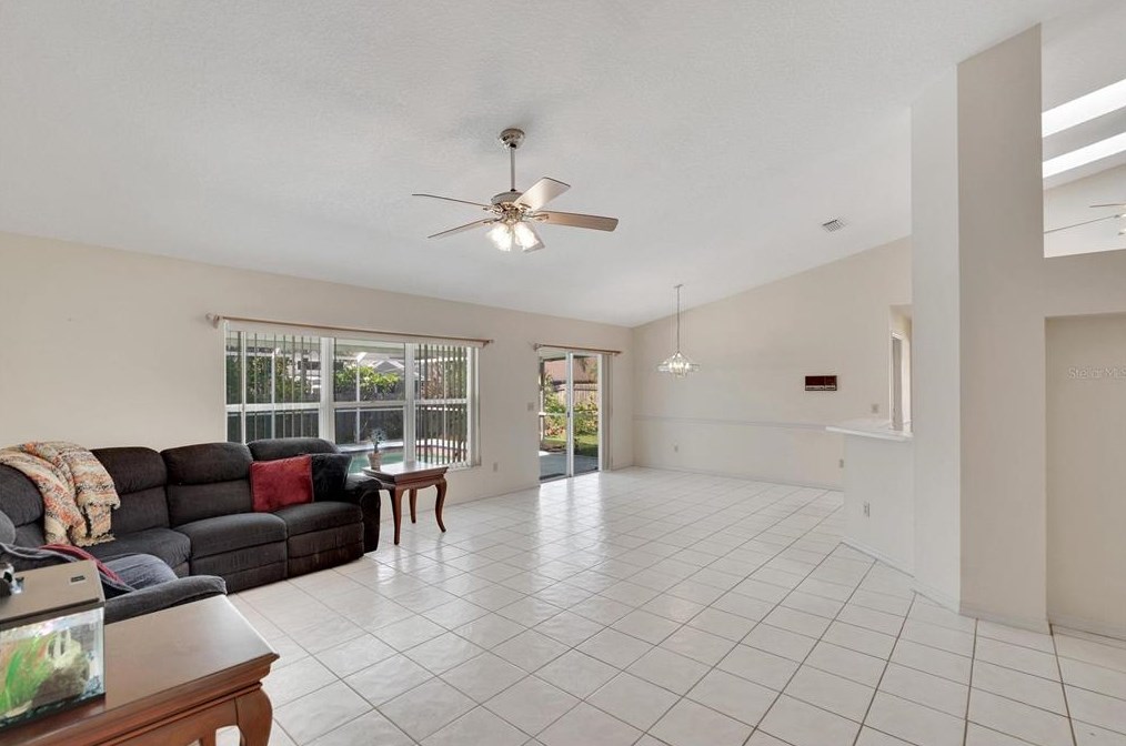 1717 Compton St, Brandon FL  33511-1865 exterior