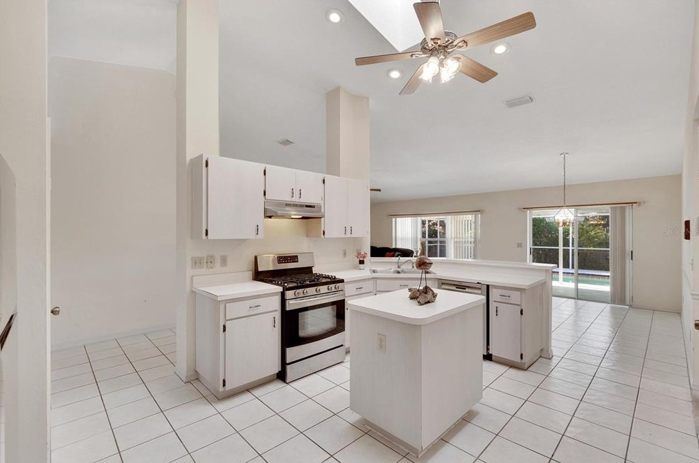 1717 Compton St, Brandon FL  33511-1865 exterior