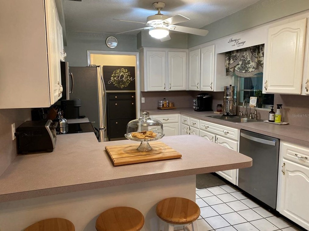 1515 Leslie Dr, Lakeland FL  33801-2752 exterior