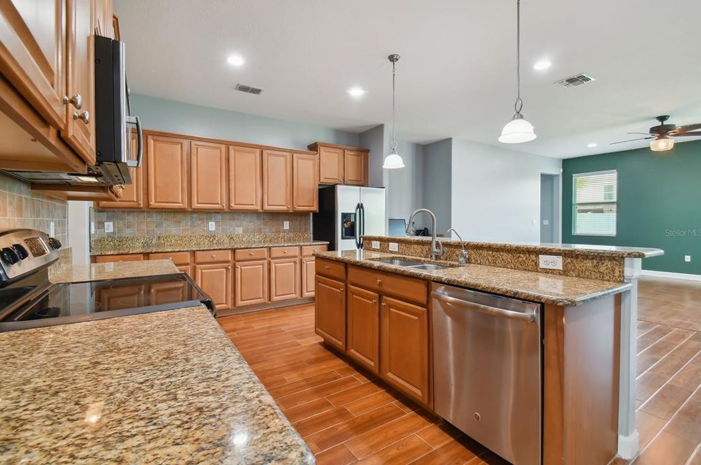 3661 Prescott Loop, Lakeland FL  33810-2860 exterior