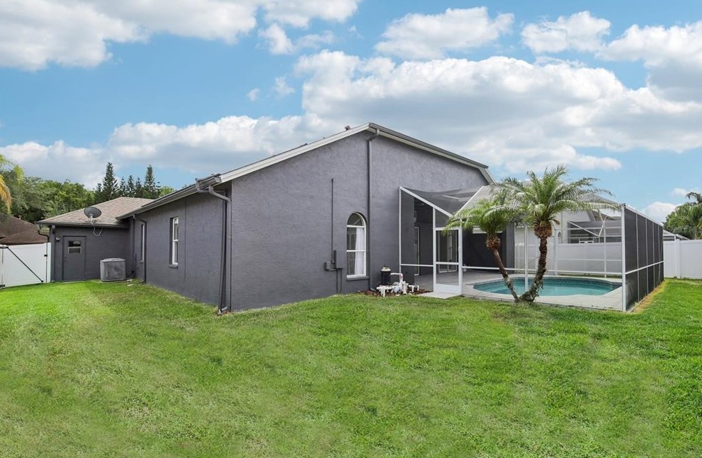 10010 Kingshyre Way, Tampa FL 33647-2875 exterior