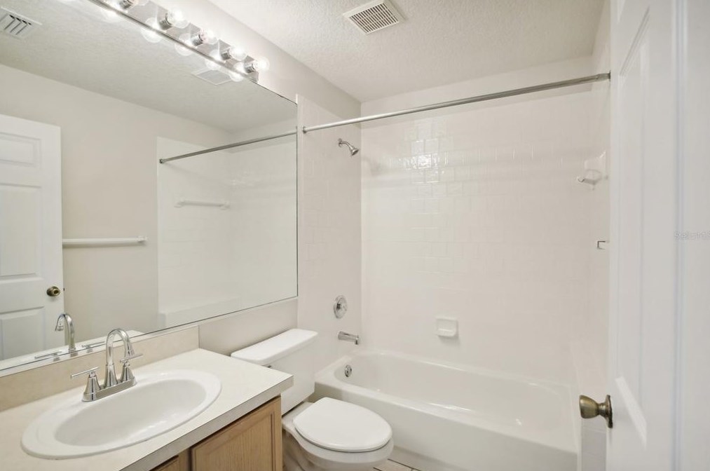 10010 Kingshyre Way, Tampa FL 33647-2875 exterior