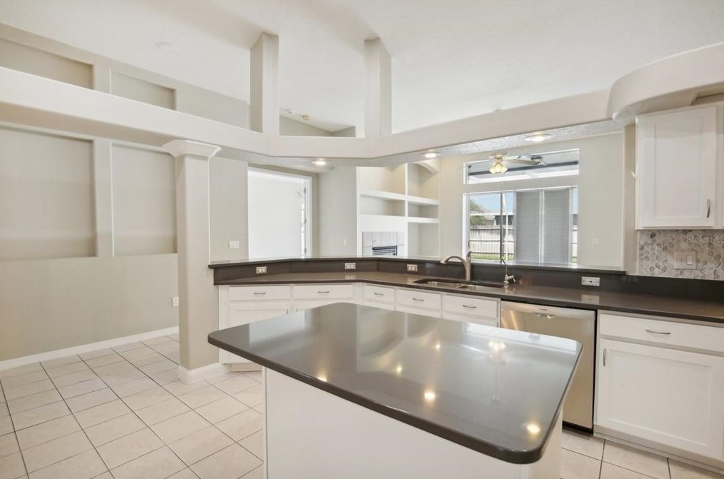 10010 Kingshyre Way, Tampa FL 33647-2875 exterior