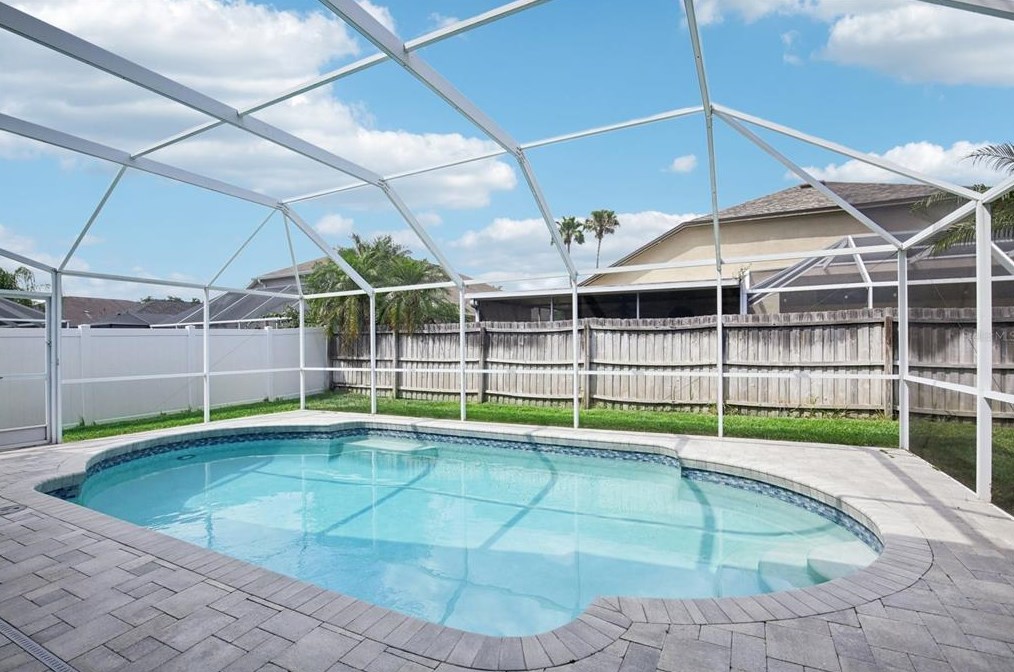 10010 Kingshyre Way, Tampa FL 33647-2875 exterior